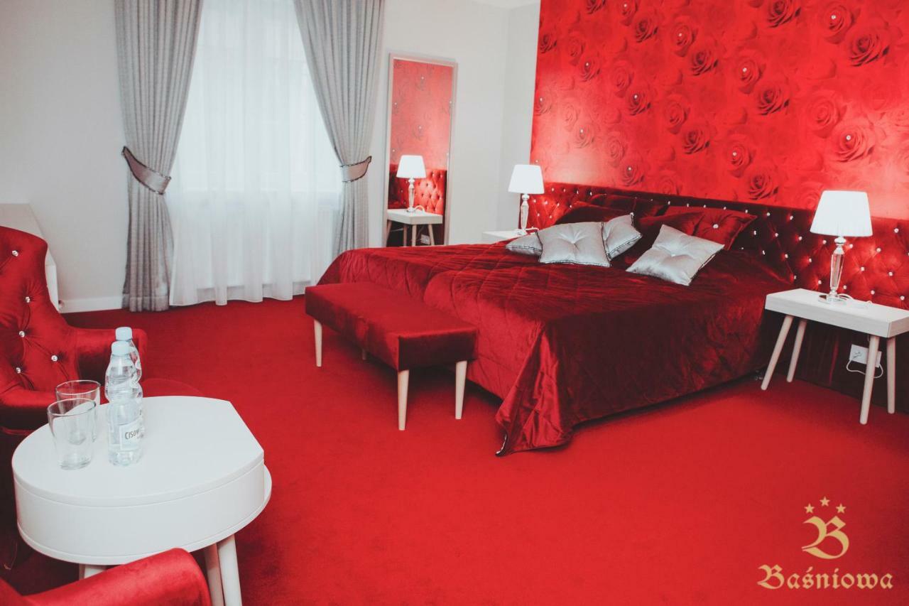 Basniowa Hotell Wyszków Eksteriør bilde